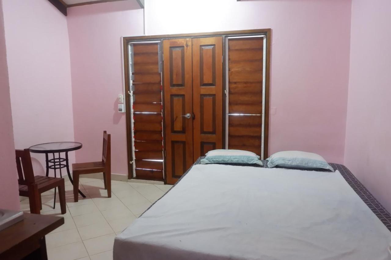 Bluepango Guest House Port Vila Exteriör bild