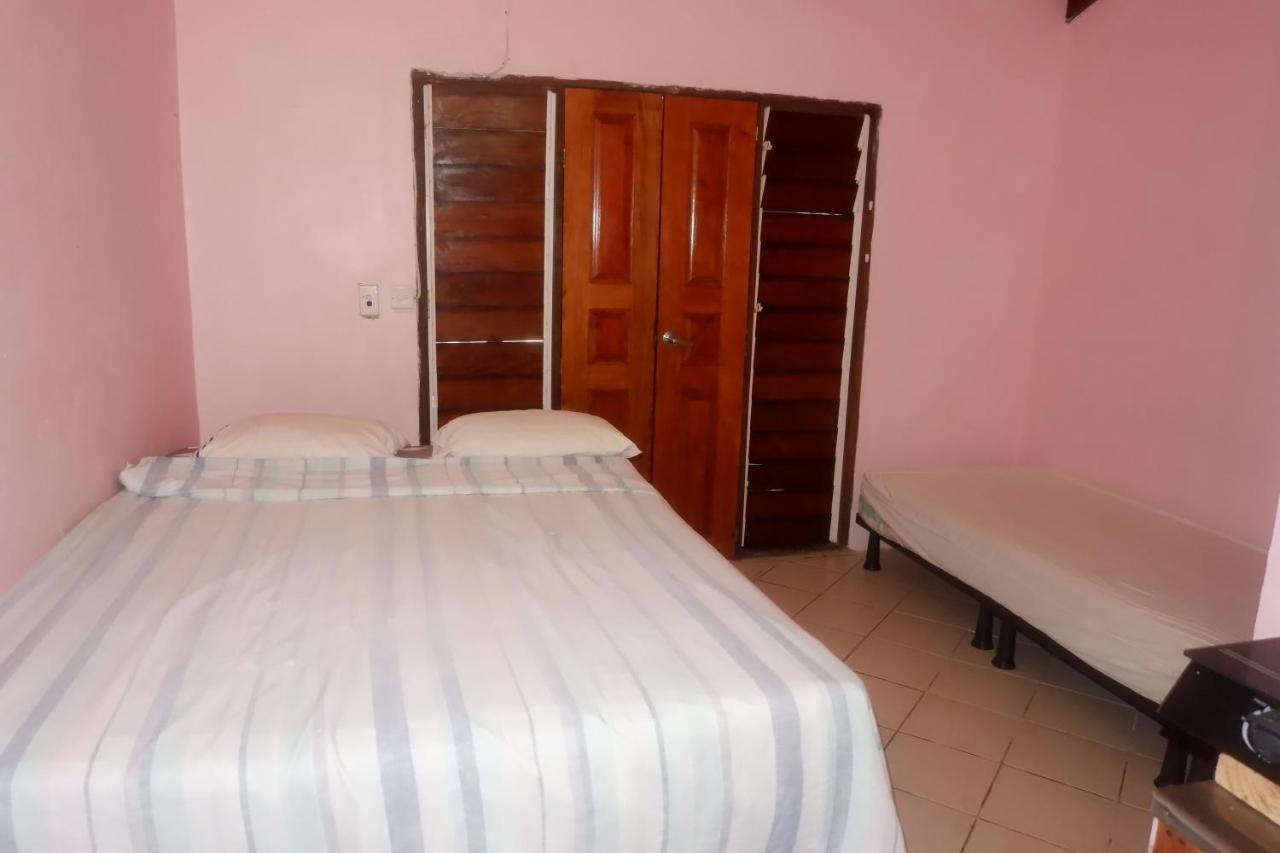 Bluepango Guest House Port Vila Exteriör bild