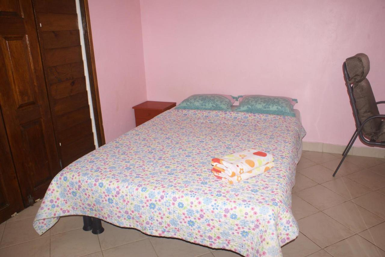 Bluepango Guest House Port Vila Rum bild